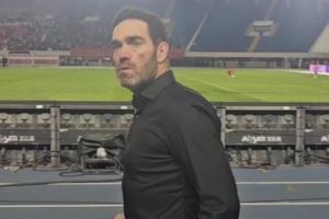 少打一人补时连进两球绝平,亚泰主帅苏亚雷斯农夫三拳庆祝