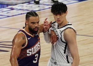 媒体人:NBA残酷如原始森林 小曾知道所有的一切都要靠自己争取
