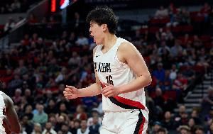  夏普谈与杨瀚森传切配合：他是很棒传球手 我是很好的终结者