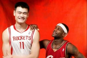  老詹动不了！姚明若在03年选秀排第几？杨毅：活塞第2顺位选中