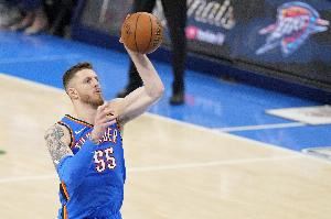  能攻也能传！哈滕出战26分钟 7中6高效砍下14分14板8助！