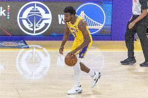  里夫斯：布朗尼防守很好进攻选择也很合理 他会越来越好的！