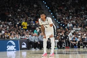  尽力了！卡斯尔16中10高效拿到26分7板5助2断1帽