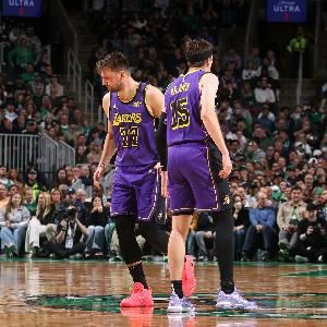  徐静雨：老詹还能争得过里夫斯吗？悬了 湖人是白人三少的时代了