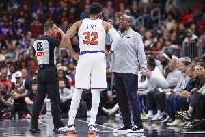  哈特：迈克-布朗总是敞开心扉接纳大家 有不懂的随时可以问他