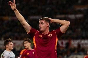  记者：埃文·弗格森将留在罗马康复，不会响应爱尔兰征召