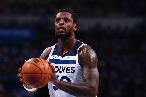  攻防建功！兰德尔抢断穆雷 一条龙反击起飞滑翔暴扣