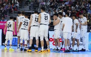  杜润旺谈周鹏&二飞：他们乐意教我们如何打球 场下教我们如何做人