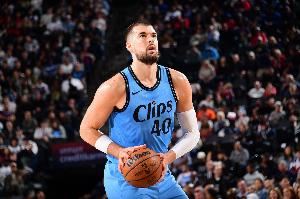  就是不丢！祖巴茨半场4中4高效拿到8分6板1助