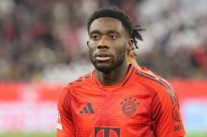  记者：阿方索·戴维斯、伊藤洋辉参加拜仁今日训练